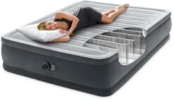 Intex Comfort Plush Hoog Luchtbed - Queensize - Ingebouwde Elektrische Pomp -Kampeer Verkoop 1320 1900 64414 inuse3 2023 300