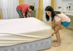 Intex Supreme Air Flow Luchtbed - Queensize - Ingebouwde Elektrische Pomp -Kampeer Verkoop 1320 1900 64490 inuse1 2020 300