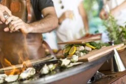 OFYR Island Corten 85 Teak Wood -Kampeer Verkoop 800 1200 ofyr locatie shoot2295