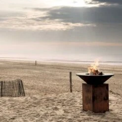 OFYR Classic Corten 85 -Kampeer Verkoop 900 900 ofyr strand liggend 1000x1000 1